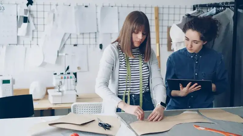 So schützen Sie Ihre Bademode-Designs bei der Arbeit mit Herstellern