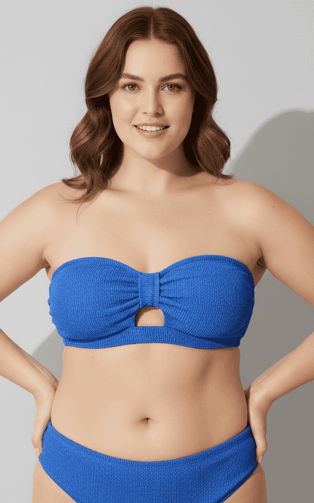 Große Größen Bademode Set Blaues Texturiertes Bandeau-Oberteil mit Vorderem Schlüsselloch und Passenden Bikini-Unterteilen.